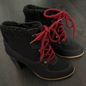 Winter boots. Perfect condition only worn once!